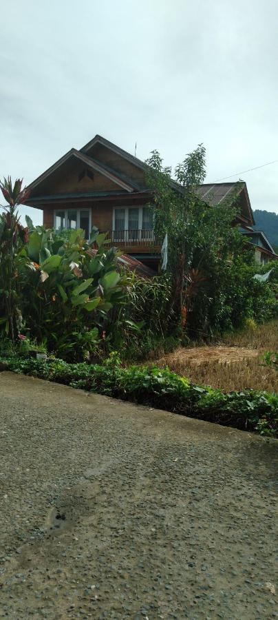 Purabarang Homestay Rantepao Exterior foto